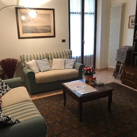 La Casa Del Melograno Apartment อัลบา ภายนอก รูปภาพ