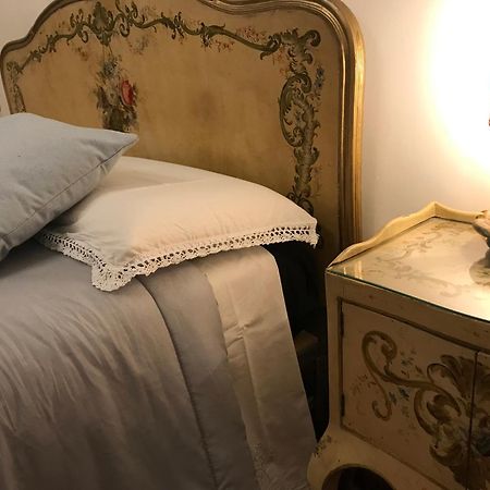 La Casa Del Melograno Apartment อัลบา ภายนอก รูปภาพ