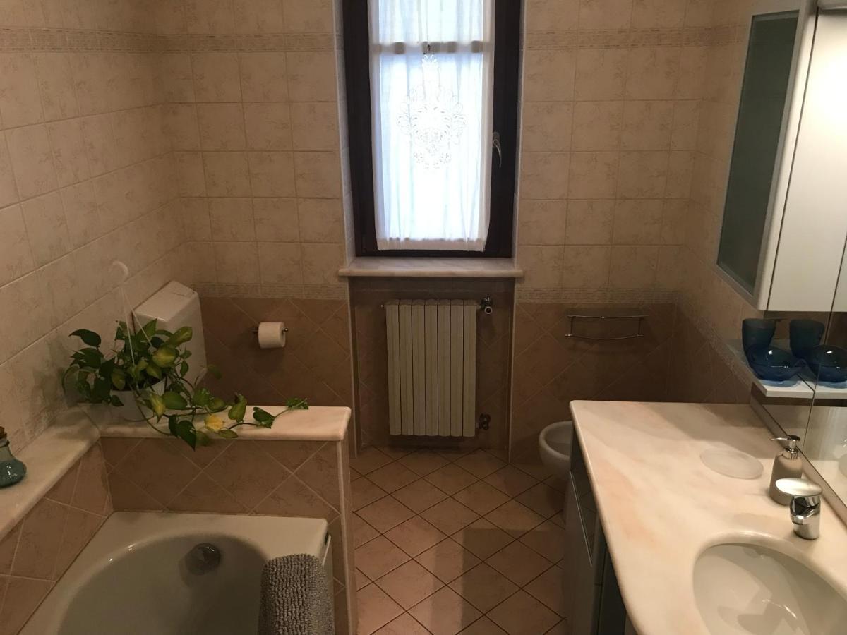 La Casa Del Melograno Apartment อัลบา ภายนอก รูปภาพ