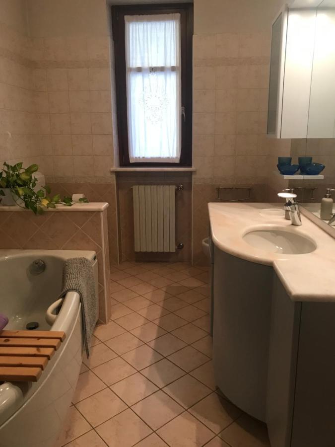 La Casa Del Melograno Apartment อัลบา ภายนอก รูปภาพ