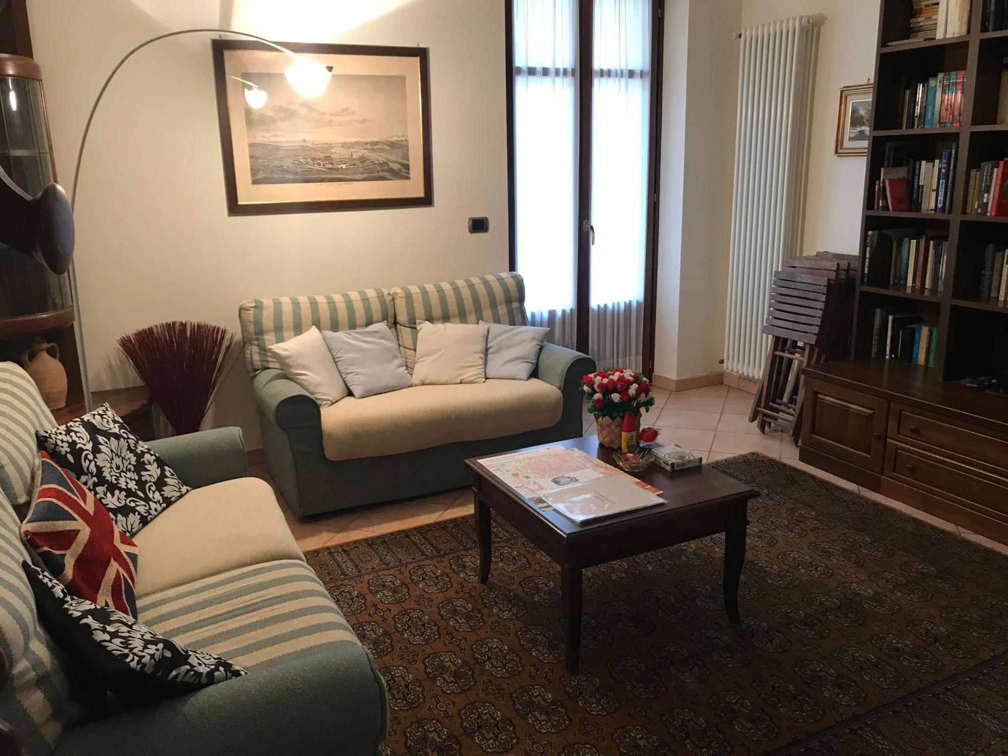 La Casa Del Melograno Apartment อัลบา ภายนอก รูปภาพ
